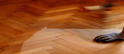 roller_varnishing_floor-255x112