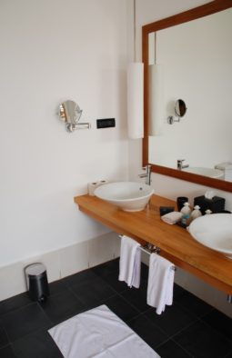 Five Simple Ways to Brighten Your Bathroom