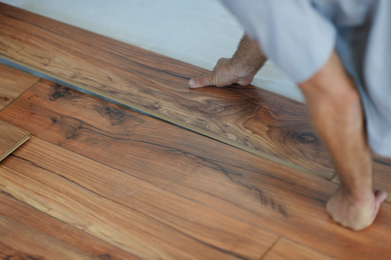 enjoy the beauty of hardwood with the endurance of laminate flooring